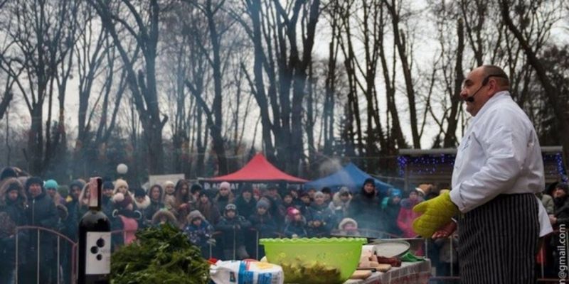 В Виннице стартовал рождественский фестиваль уличной еды