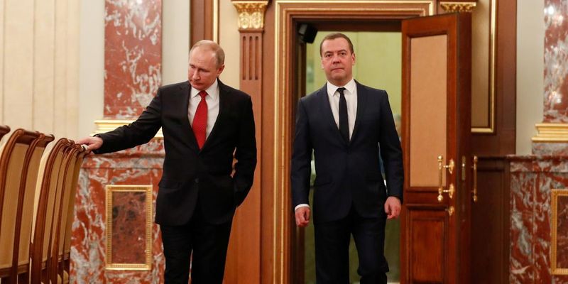 Екс-депутат Держдуми пояснив "основний сенс" відставки уряду РФ
