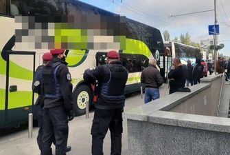 У Києві затримали автобуси з купленими виборцями з Житомира
