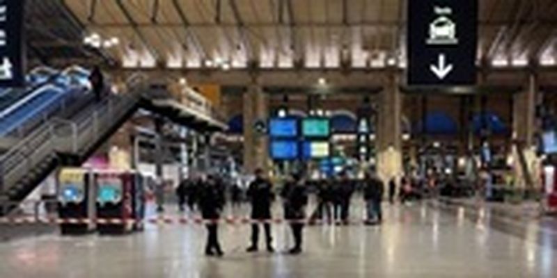 На вокзале в Париже мужчина с ножом напал на людей