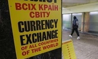 Доллар приостановил рекордный рост в Украине