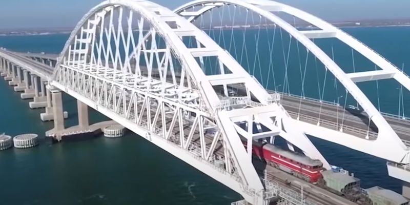 Россия планирует подорвать Керченский мост, чтобы оправдать нападение на Украину