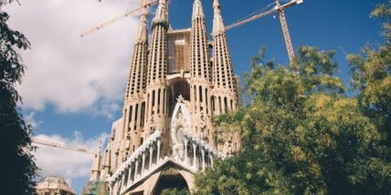 Строят 144 года: стало известно, когда завершится строительство храма Саграда Фамилия в Барселоне