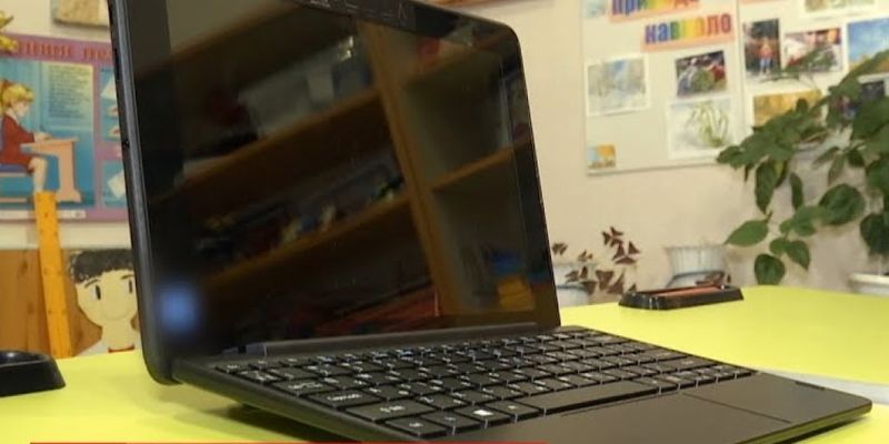На Сумщине учительница школы украла школьные планшеты и сдала их в ломбард