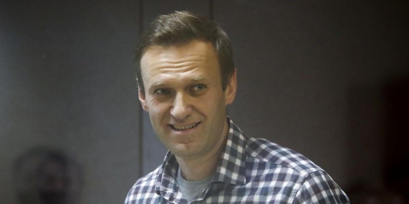 Путин обвинил Навального в "добровольной" сдаче полиции РФ по возращению из Германии