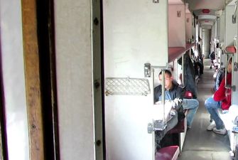 Блогер показал «сюрпризы» плацкартного вагона в поезде «Бердянск - Запорожье»