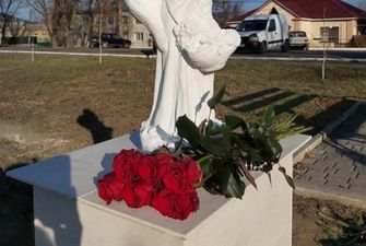 Вбивство Даші Лук’яненко: на Одещині встановили зворушливий пам’ятник дівчинці