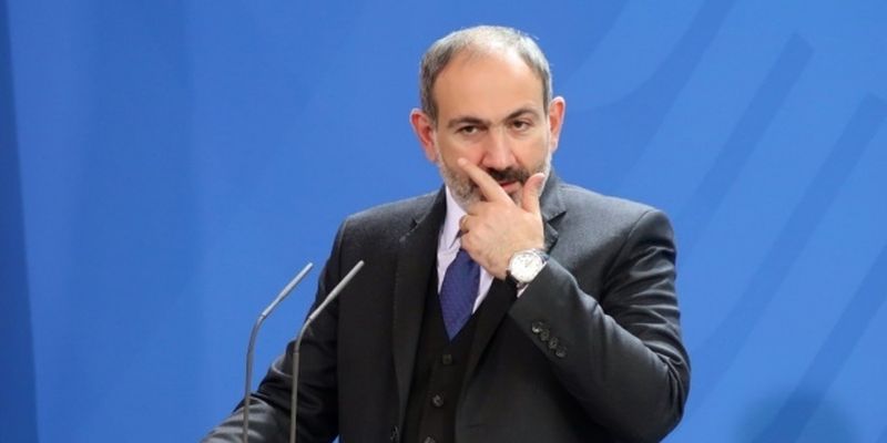Пашинян заявил, что российские миротворцы попали в окружение в Карабахе