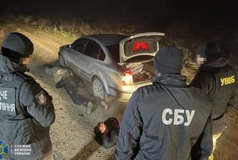 На границе Украины действовала мощная преступная группировка, помогающая уклонистам: преступников нейтрализовали