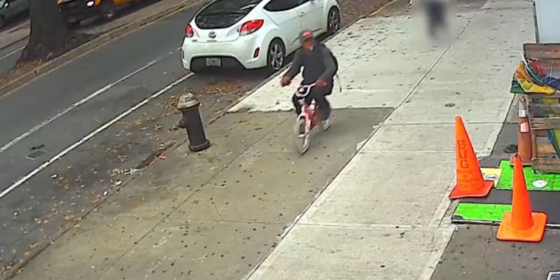 Вор ограбил 10-летнюю девочку и сбежал на ее розовом детском велосипеде