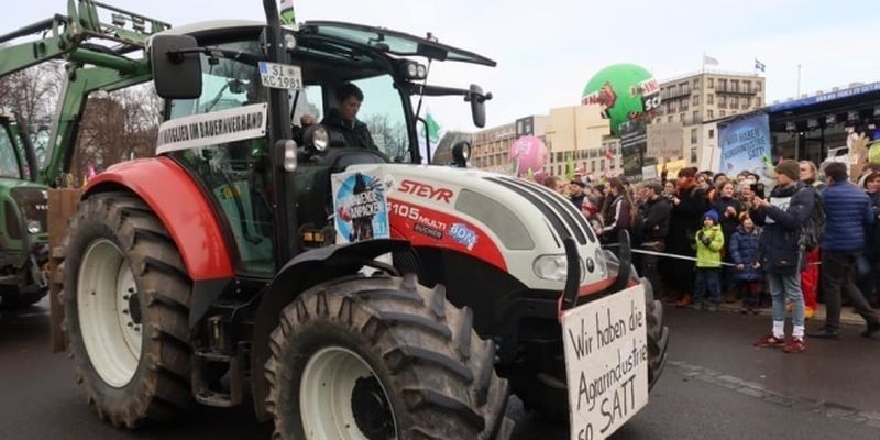 В Берлине продолжается "тракторный протест"