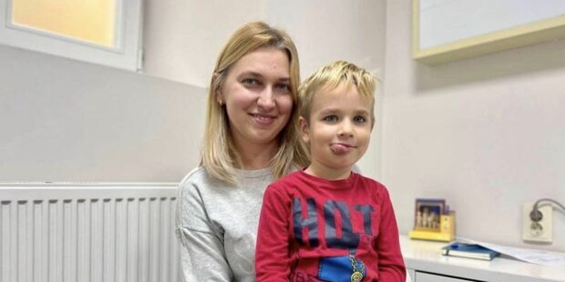 Мало хирургов во всем мире делают эту процедуру: во Львове провели склерозирование пятилетнему мальчику