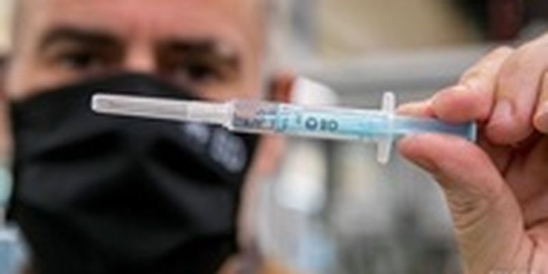 Жителю Германии сделали почти 90 COVID-прививок