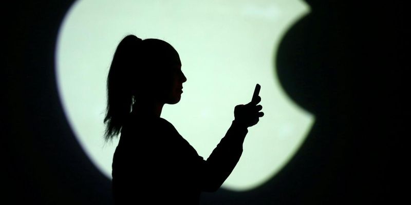 Компанія Apple запатентувала повністю скляний iPhone
