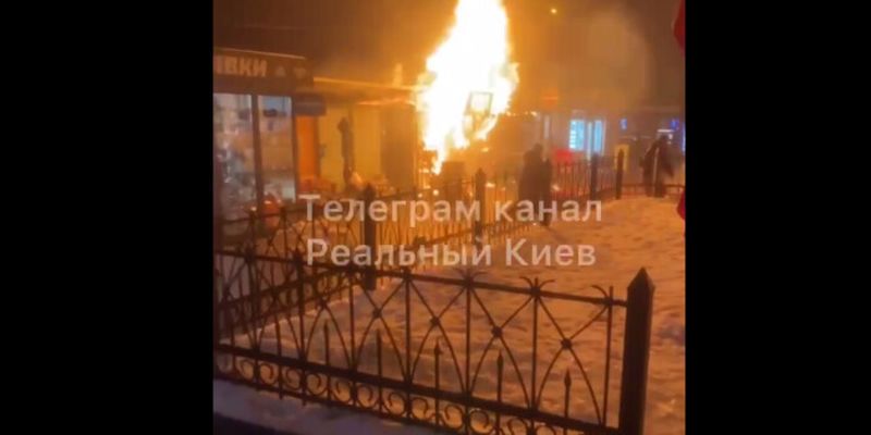 У Києві поблизу станції метро «Деміївська» загорівся кіоск