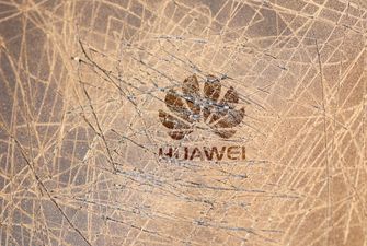 Huawei заборонили використовувати карти пам'яті microSD