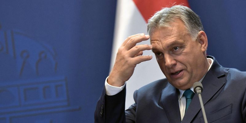 "Вне политики": Орбан объяснил, зачем надел шарф с Закарпатьем в составе Венгрии
