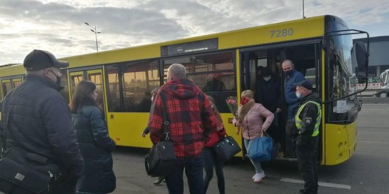 Очереди в метро, заоблачные цены на такси: как Киев встретил первый день локдауна