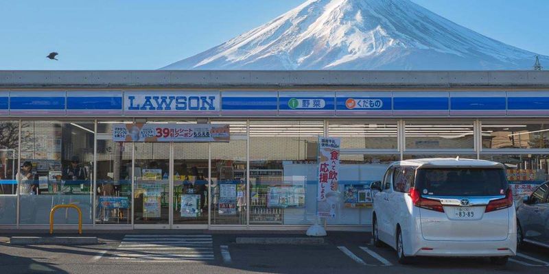 Популярное место для фото с видом на гору Фудзи завесят "сеткой от туристов"