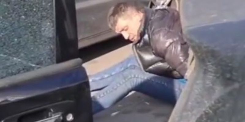 В Киеве водитель убегал от полиции и столкнулся с несколькими авто: видео