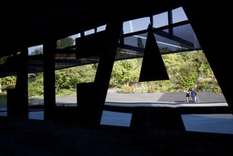 ФИФА внесет изменения в трансферы и запретит футбольные гастроли