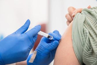 В ЕС начинают вакцинировать подростков