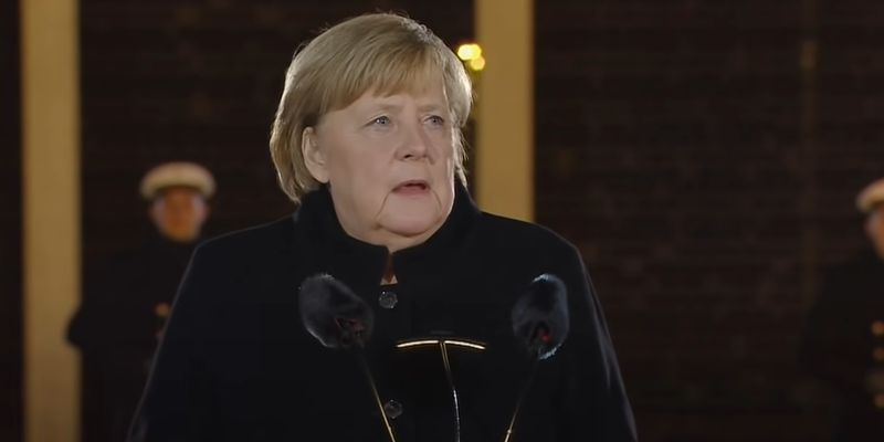 Ангела Меркель попрощалась с должностью канцлера под панк-рок 
