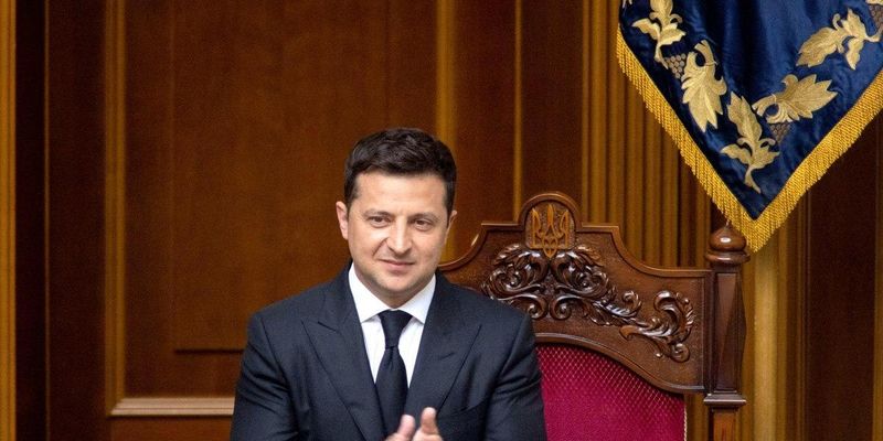 Зеленський виграє потенційний другий тур виборів президента у всіх конкурентів - опитування