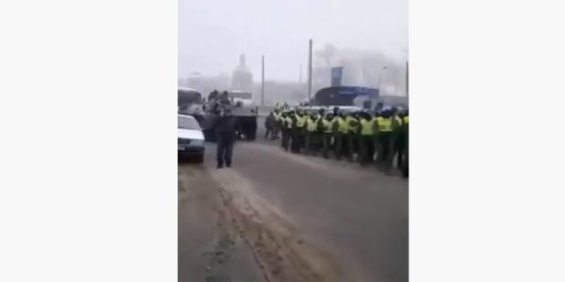 На Полтавщину заходить Нацгвардія та БТРи - бійки з поліцією переходять межу