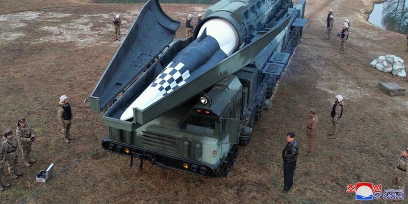 Появились максимально детальные фото новой гиперзвуковой ракеты КНДР
