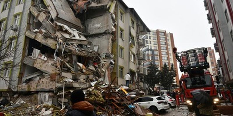 До и после: опубликованы спутниковые фото разрушений в Турции