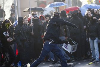 В Северной Ирландии на улицах прошли массовые беспорядки, есть погибшие