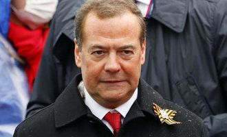 Медведев заявил, что мирный саммит позволит РФ и дальше «убивать украинцев»