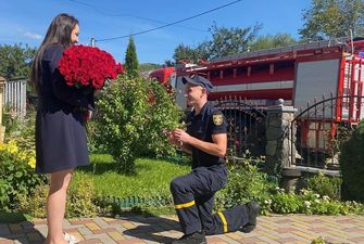 На Закарпатье спасатель ГСЧС сделал предложение любимой под завывание сирены пожарного автомобиля