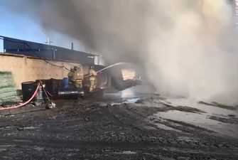 В Ростовской области вспыхнул пожар на нефтеперерабатывающем заводе