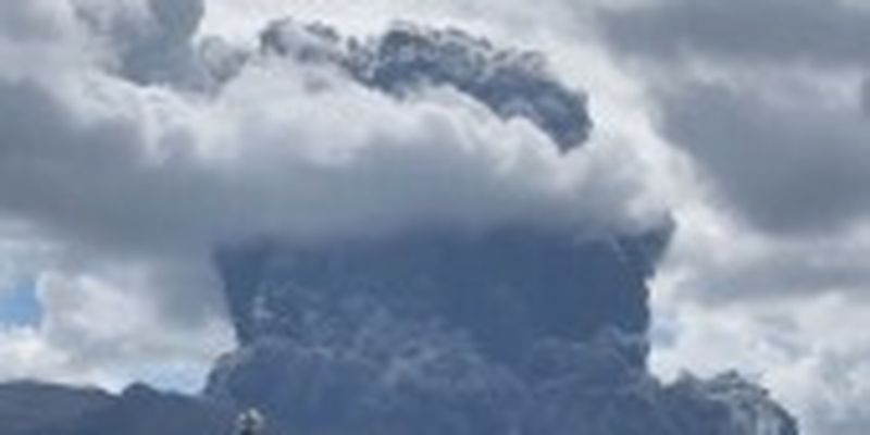 Виверження вулкана Асо у Японії: стовп попелу досяг висоти майже у 4 км