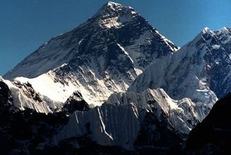 Непал та Китай заново виміряють висоту Евереста