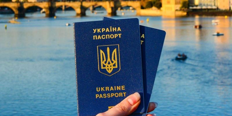 Паспорт Украины стал лучшим среди стран СНГ в рейтинге Henley & Partners