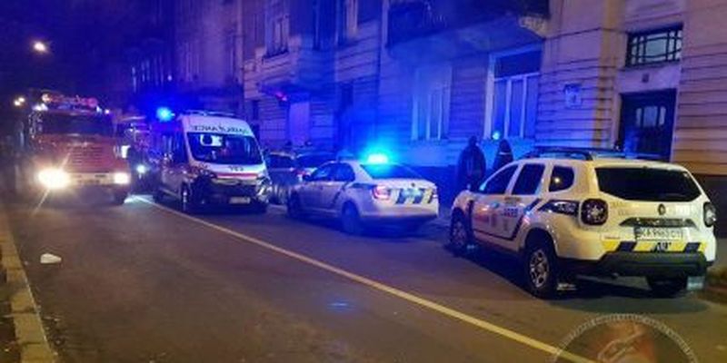 Заставили всех лечь, ограбили и подожгли помещение: в центре Львова неизвестные напали на салон красоты