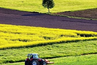 64% украинцев против введения рынка земли в стране