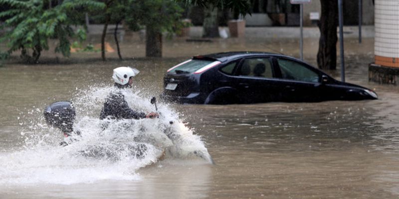 Бразилию смывают рекордные дожди: 54 человека погибло