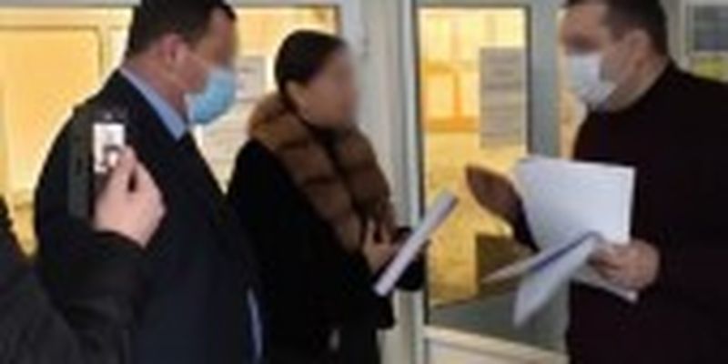 "Слуга" Кузьміних викинув з авто обвинувальний акт. Його справу відправили до суду