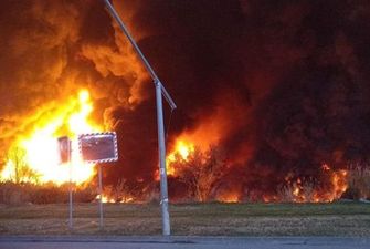 Просят срочно закрывать окна: в Испании вспыхнул адский пожар на заводе, фото и видео