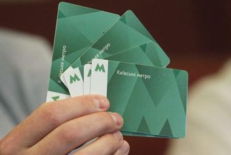 У метро Києва з 25 серпня зелену картку не поповнюватимуть у касах 10 станцій