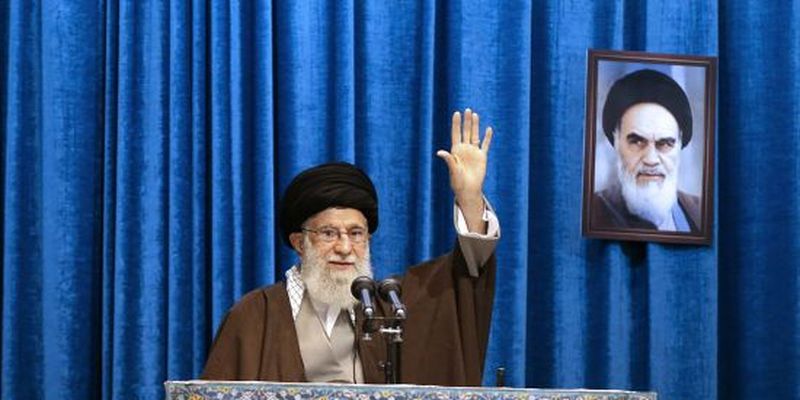 Верховний лідер Ірану вперше за багато років провів молитву. Розповів про "ляпас" США і "лакеїв" у ЄС