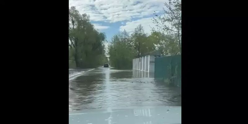 В Киевской области вода перелилась через дамбу в районе шлюзов