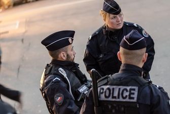 В Париже на вокзале полицейские застрелили мужчину с ножом