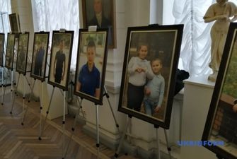 В Херсоне открылась выставка "Мой папа – герой" с участием детей погибших воинов