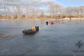 В Полтаве спасли провалившуюся под лед женщину, мужчина утонул