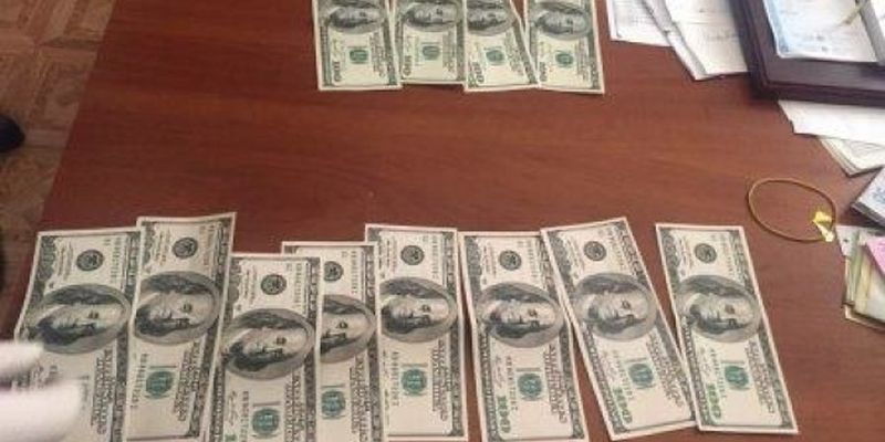 Чиновник Киевской ОГА погорел на взятке в $10 тысяч